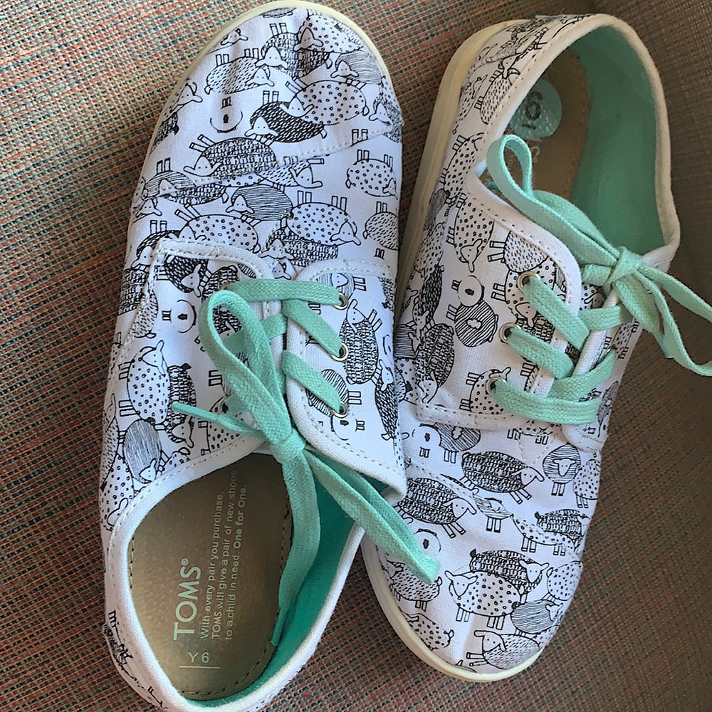 Toms unique sheep shoes. worn twice! Super Cute!